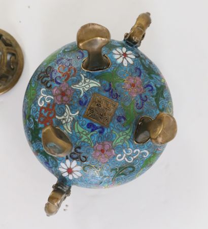 null A bronze and cloisonné enamel perfume burner, China, 20th
centuryDecorated with...