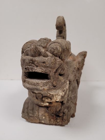 null Sculpture en bois représentant une chimère, Asie du Sud-Est 
Formant récipient...