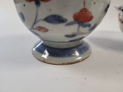 null Ensemble de six porcelaines, Chine et Japon, XVIIIe siècle
Comprenant : 
- Cinq...