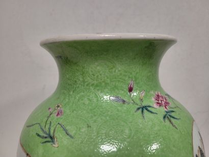 null A DENG LONG ZUN lantern-shaped porcelain vase with green ground, China, 19th...