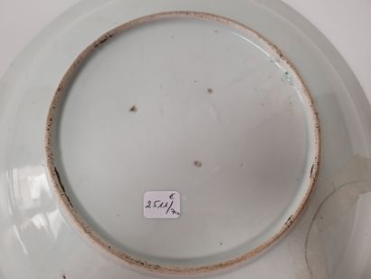 null Grand plat de style kraak, Japon, fours d'Arita, XVIIe siècle
En porcelaine...