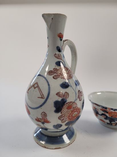 null Ensemble de six porcelaines, Chine et Japon, XVIIIe siècle
Comprenant : 
- Cinq...