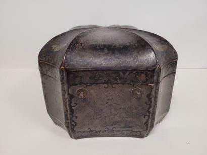 null Tea caddy, China - Canton for the English market, 19th century. 
Rectangular...