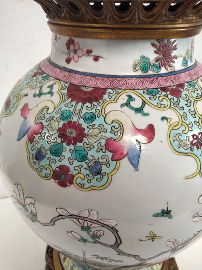 null Porcelain covered vase, in the taste of Samson, late 19th
centurySinister decor...