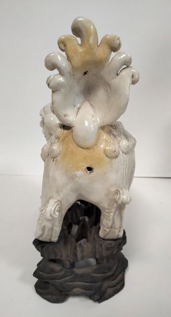 null Paire de statuettes formant deux chimères, Indochine, vers 1900 
En grès émaillé...