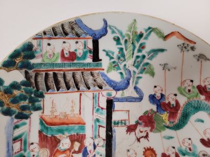 null Plat en porcelaine, Chine, fin XIXe - début XXe siècle
A décor polychrome représentant...