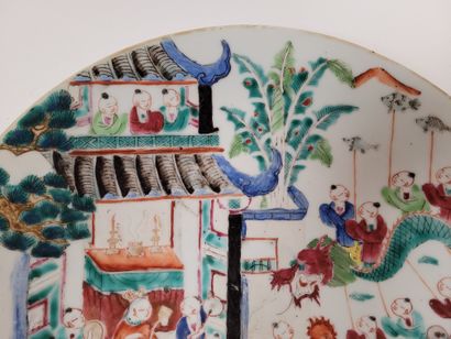 null Porcelain dish, China, late 19th - early 20th centuryA
polychrome decoration...