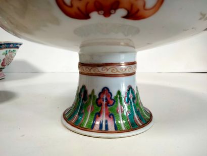 null Ensemble de quatre objets en porcelaine, Chine, XIXe - XXe siècle
- Coupe sur...