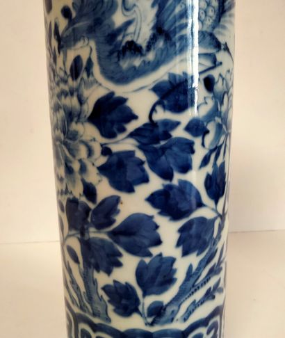  Blue and white porcelain scroll vase, China, 19th centuryDecorated with phoenixes...
