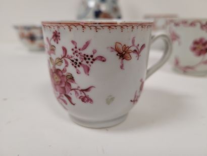 null Ensemble de six porcelaines, Chine et Japon, XVIIIe siècle
Comprenant : 
- Cinq...