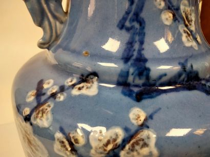 null Vase de forme balustre en porcelaine, Chine, XXe siècle
A décor de bambous et...