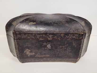 null Tea caddy, China - Canton for the English market, 19th century. 
Rectangular...