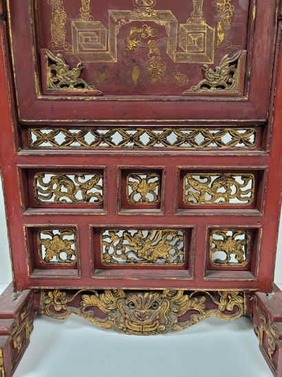 null Lacquered wood screen, China, Ningbo, circa 1900Rectangular
, red lacquered...