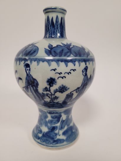  Small baluster porcelain vase, China, 19th centuryA blue and white decoration of...