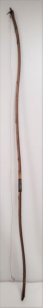 null Yumi kyudo bow, Japan, 20th centuryIn
lamé bamboo and glued. Trace of signature...
