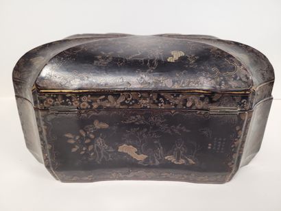 null Tea caddy, China - Canton for the English market, 19th century. 
Rectangular...