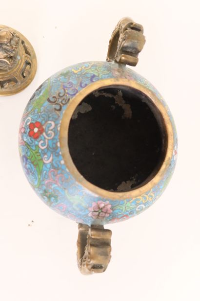 null A bronze and cloisonné enamel perfume burner, China, 20th
centuryDecorated with...