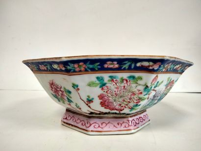 null Ensemble de quatre objets en porcelaine, Chine, XIXe - XXe siècle
- Coupe sur...