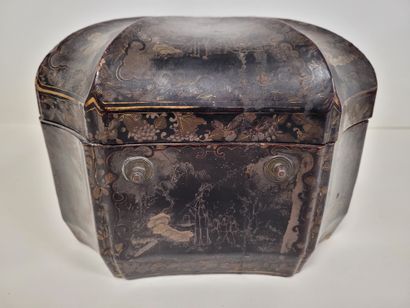 null Tea caddy, China - Canton for the English market, 19th century. 
Rectangular...