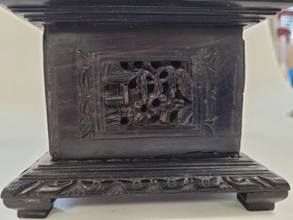 null Exotic wood box, China, Canton, circa 1900A
carved decoration on the sides and...