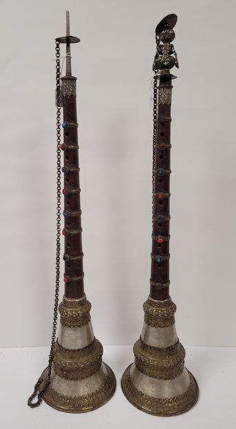 null Two terminal pipes (dung-dun), Tibet, 20th
centuryWooden
pipe
set with resin...