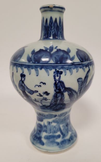 null Petit vase balustre en porcelaine, Chine, XIXe siècle
A décor bleu blanc d'une...