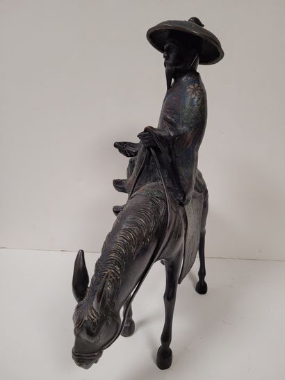 null Toba sur sa mule, Japon, vers 1900
Statuette en bronze à patine brune et émaux...