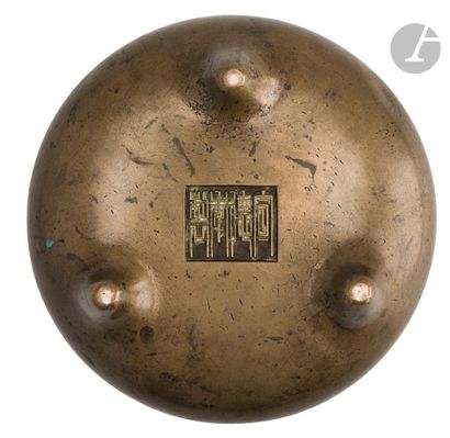 null Brûle-parfum tripode en alliage de cuivre de forme ding, Chine, XVIIe - XVIIIe...