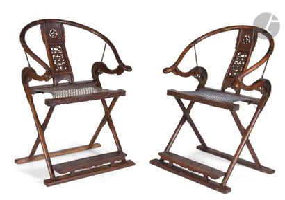 null Paire de fauteuils pliants de type jiaoyi en huali, Chine, fin XIXe siècle -...