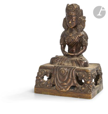 null Statuette en alliage de cuivre à patine brune d’Amitayus, Chine, XIXe siècle
Assis...