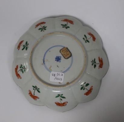  Paire d’assiettes polylobées en porcelaine de la famille verte, Chine, époque Kangxi...