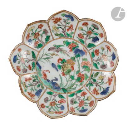  Paire d’assiettes polylobées en porcelaine de la famille verte, Chine, époque Kangxi...