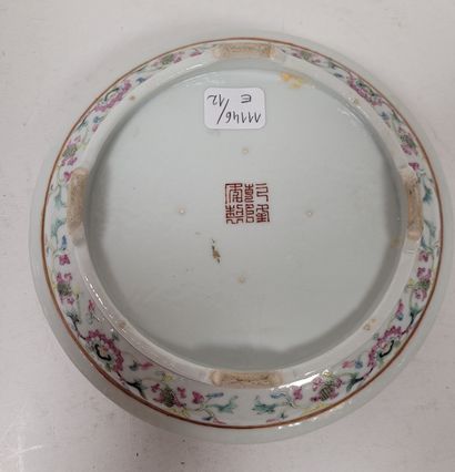  Présentoir pour coupe jue en porcelaine de la famille rose, Chine, XIXe siècle Reposant...