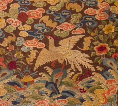 null Deux carrés de mandarin en soie brodée polychrome, Chine, XIXe siècle
- L’un...