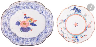 Deux petits plats en porcelaine, Japon, XVIIe...