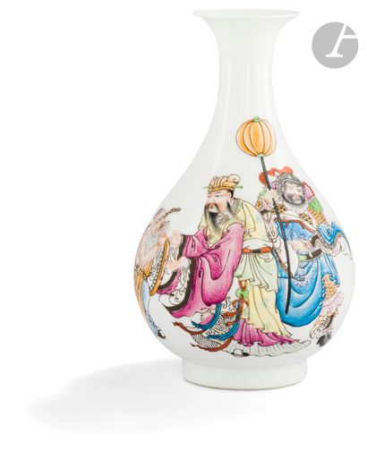 Vase de forme yuhuchunping en porcelaine...