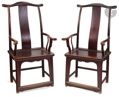 Paire de fauteuils de type guanmaoyi en bois...