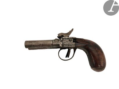 null Small travel pistol with trunk, with percussion, two shots.
Round barrels with...