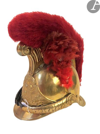 null Casque de sapeur-pompier d’Haudivillers 
Bombe et plaque à l’Aigle sur fond...