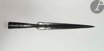 null Revolutionary spade. 
Forged, with median edge on the obverse and flat back,...