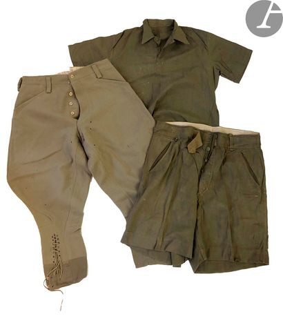 null Important lot of uniforms (circa 1960), brelages, berets, gaiters and various...