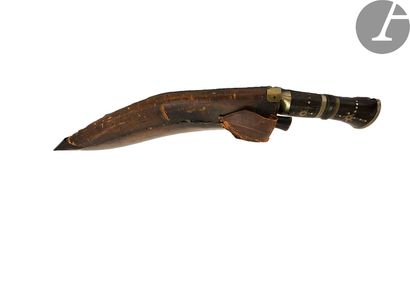 null Dagger, fuse with inlaid metal circles and a small knife in the same leather...