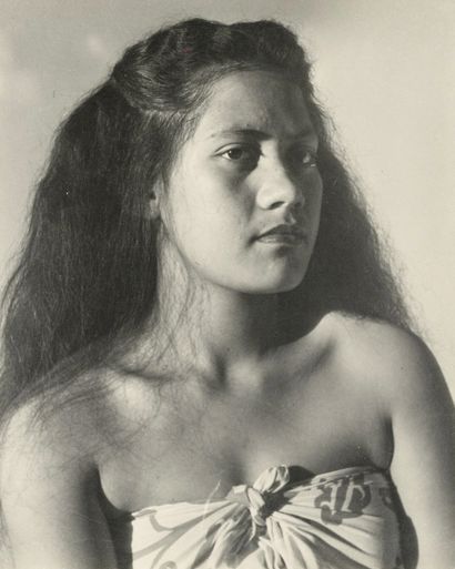 null Adolphe Sylvain (1920-1991) 
Tahiti. Jeune femme. Danse, c. 1950. 
Deux épreuves...
