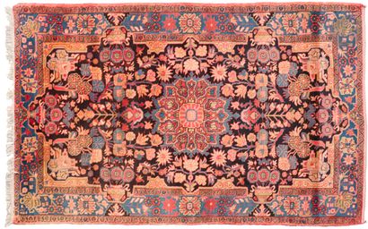 Melayer. Carpet decorated with a large central...