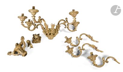 null Elements of a gilt bronze chandelier with eight lights decorated with women's...
