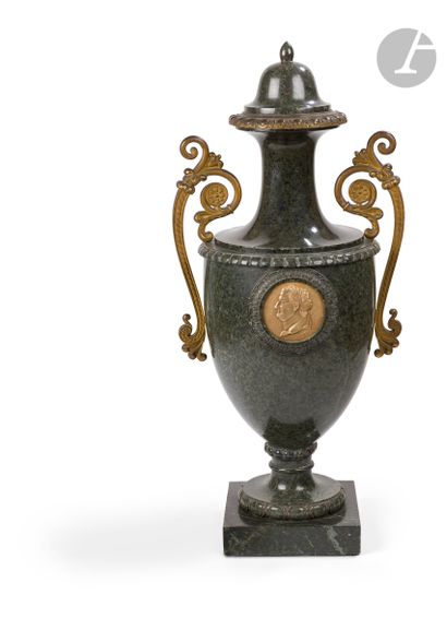 Grand vase en serpentine et bronze doré,...