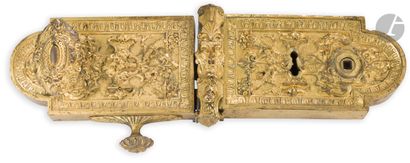  Parties de serrures en bronze doré à décor dans le goût de la Renaissance de mascarons...