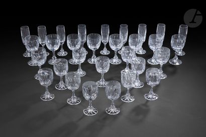  DAUM France. Modèle Chinon. Partie de service de verres en cristal (30 pièces) comprenant...