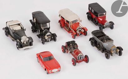 null [MINIATURE AUTOMOBILE] DUGU
Ensemble de 7 voitures dont 1 FIAT F-2, 1 FIAT MOD.4...