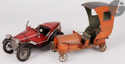 null [MINIATURE AUTOMOBILE] Maquette d'automobile des années 1930.
(Petits manques).

On...